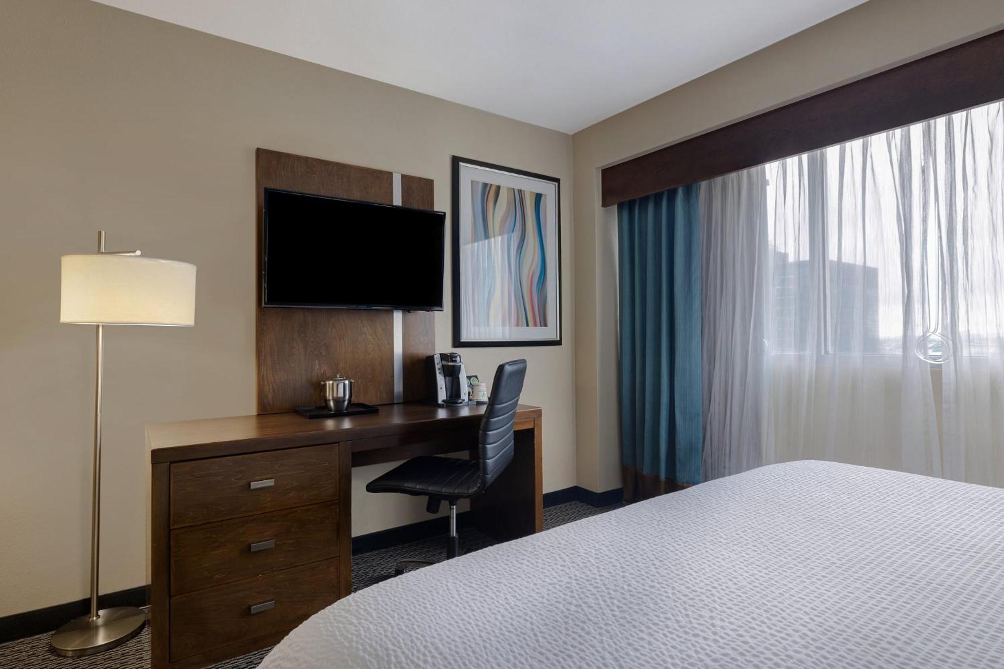 Holiday Inn Houston Downtown By Ihg Exterior photo